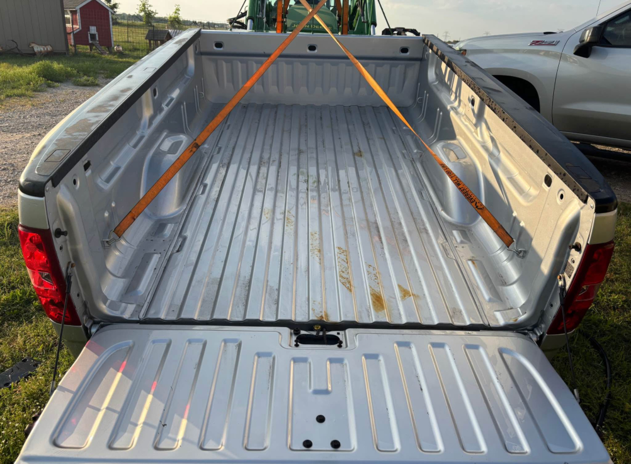 Chevy Dually bed 3500 08-14 - Image 4