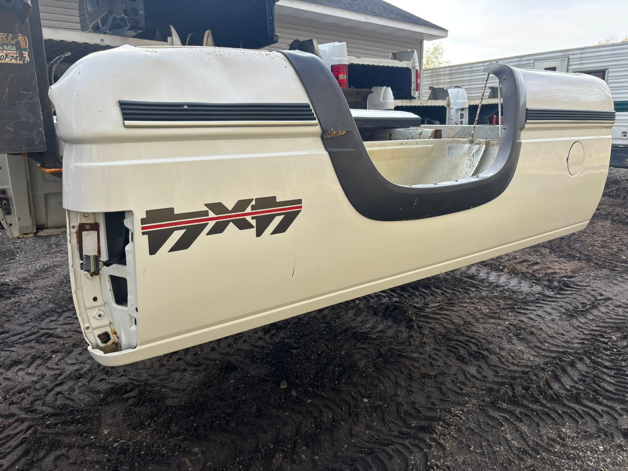 1988-1998 GM long bed and tailgate - Image 5