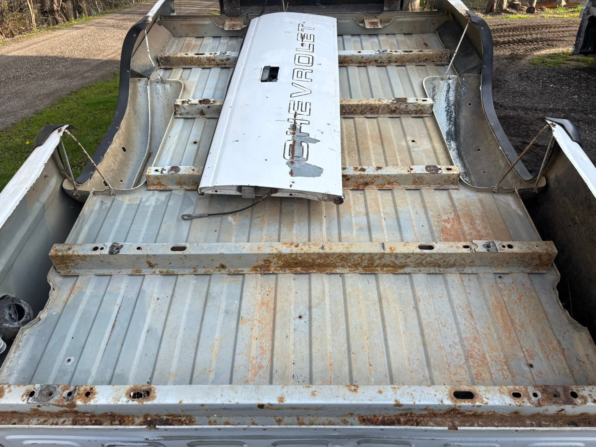 1988-1998 GM long bed and tailgate - Image 3