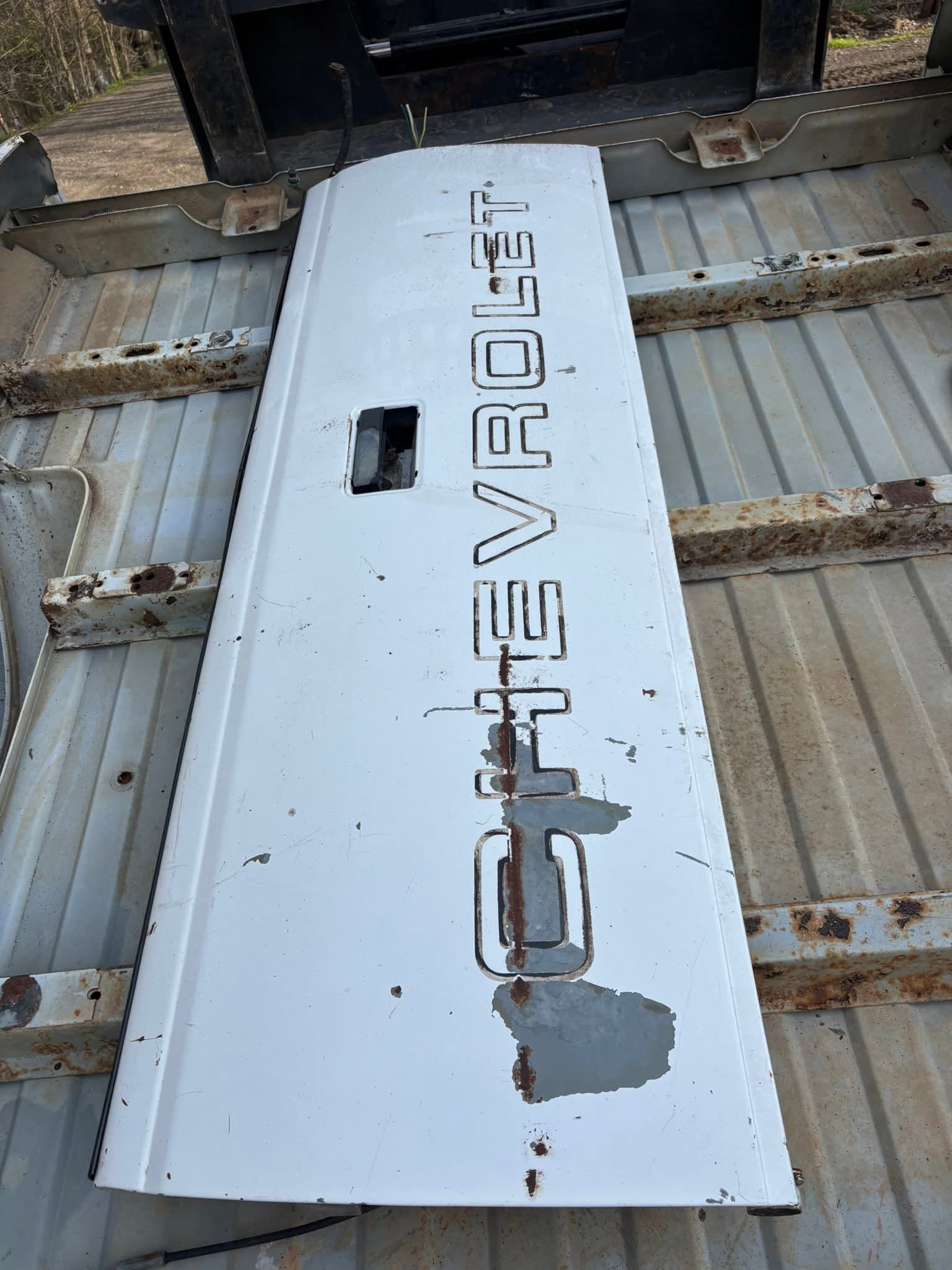 1988-1998 GM long bed and tailgate - Image 2