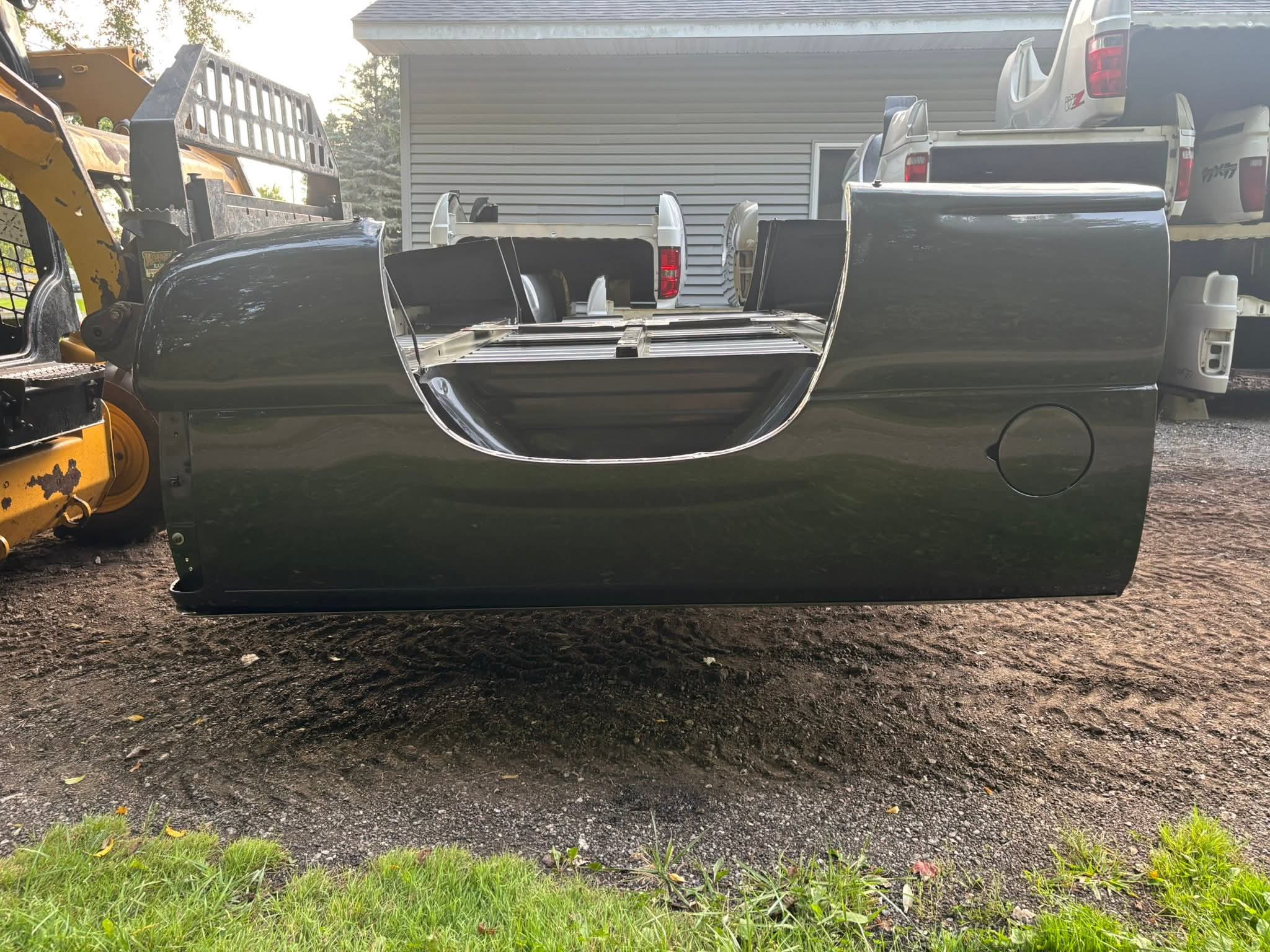 1999-2007 GM 6.6’ bed - Image 5