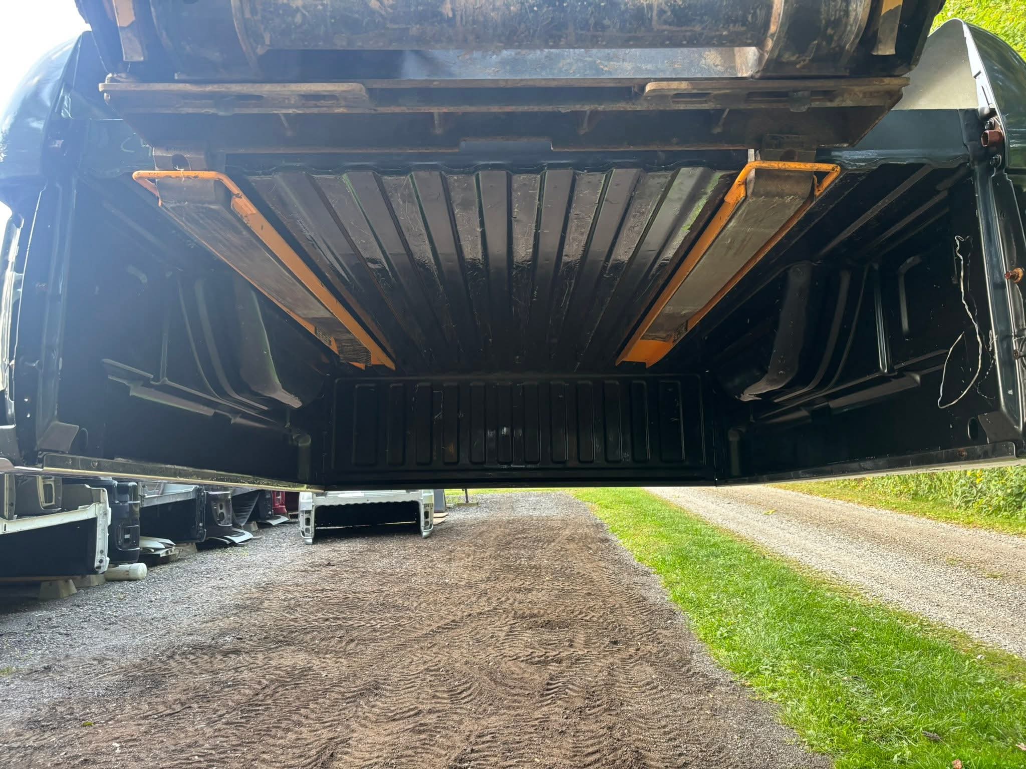 1999-2007 GM 6.6’ bed - Image 6