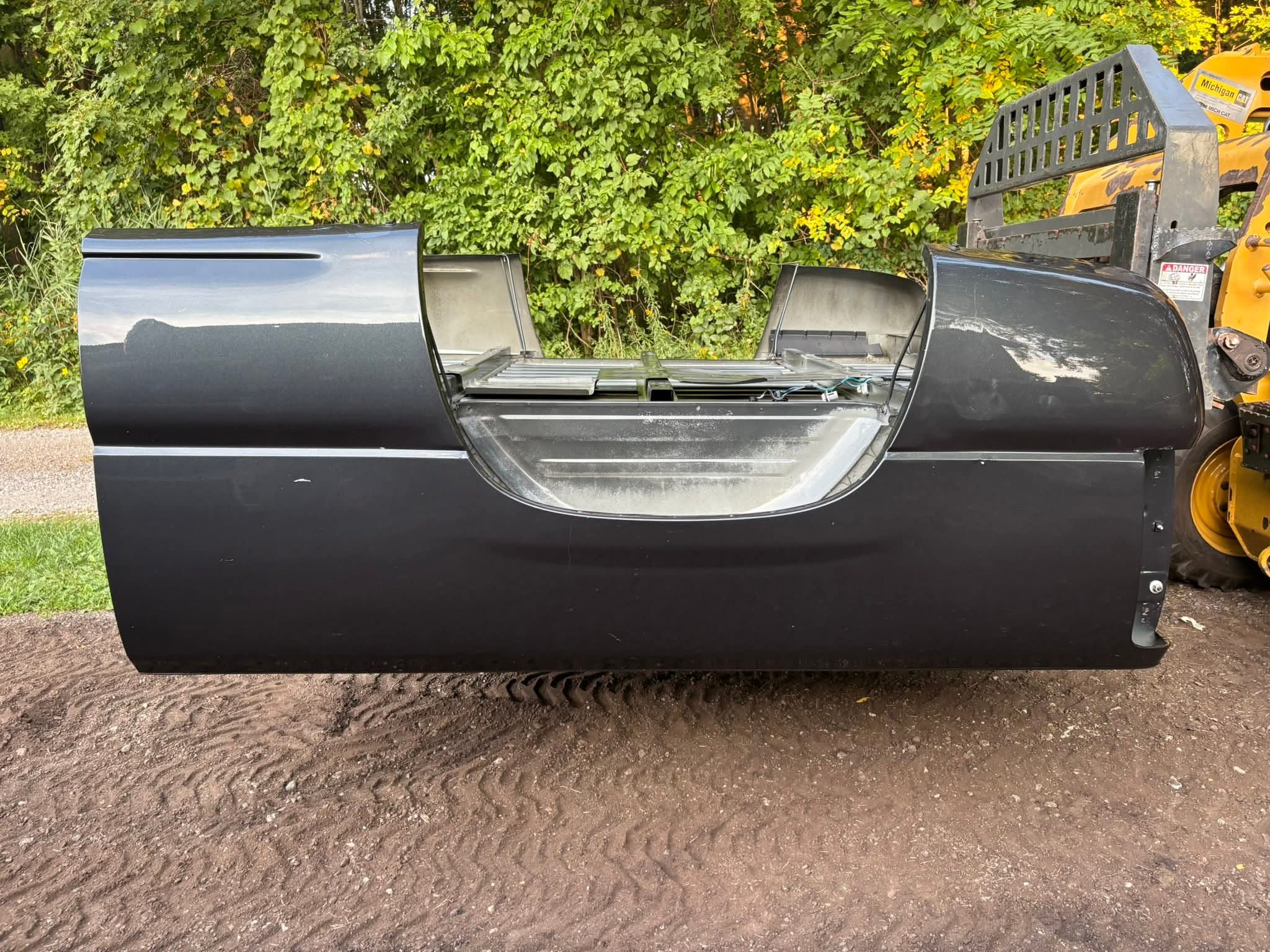 1999-2007 GM 6.6’ bed - Image 2