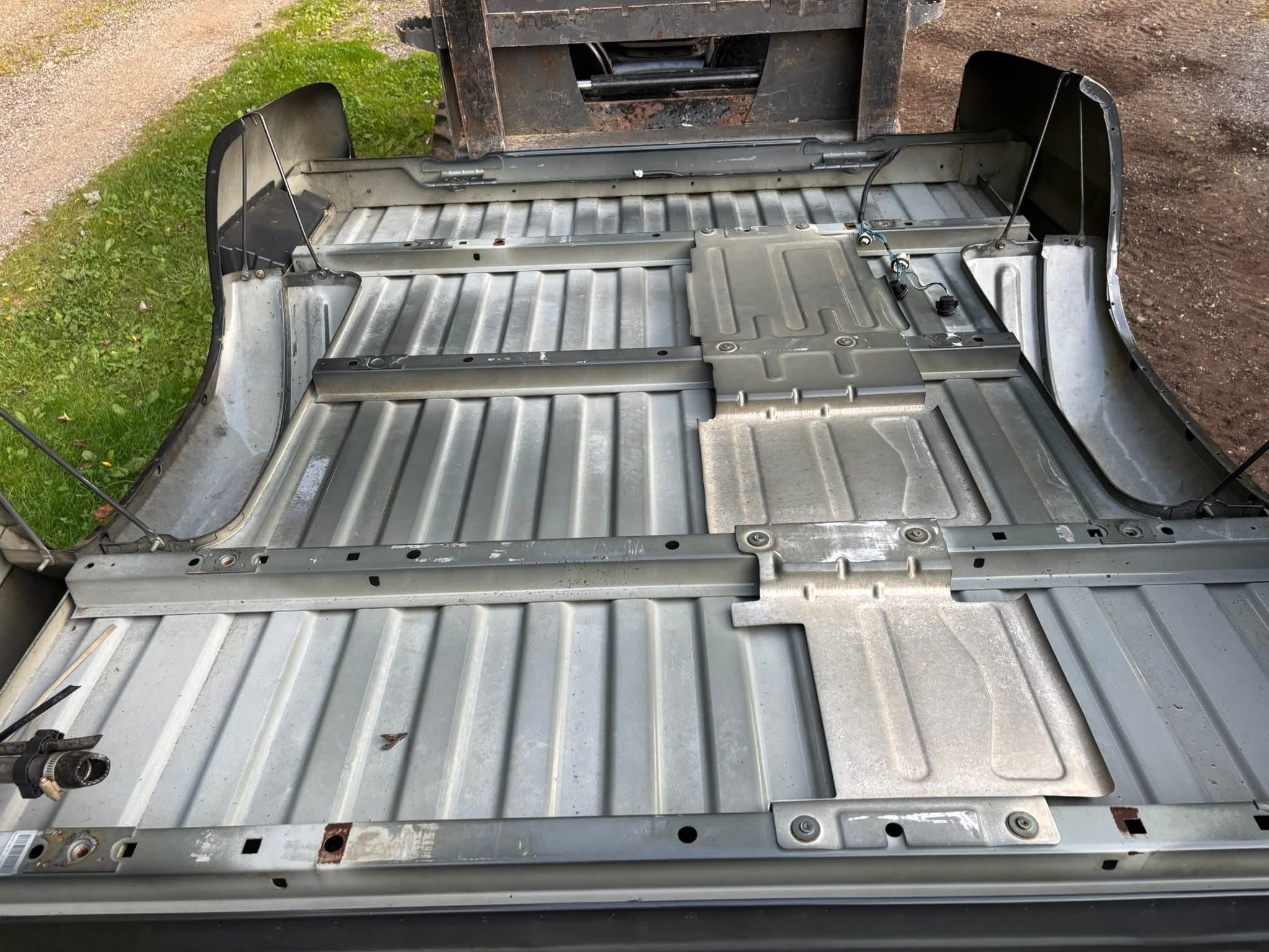 1999-2007 GM 6.6’ bed - Image 8