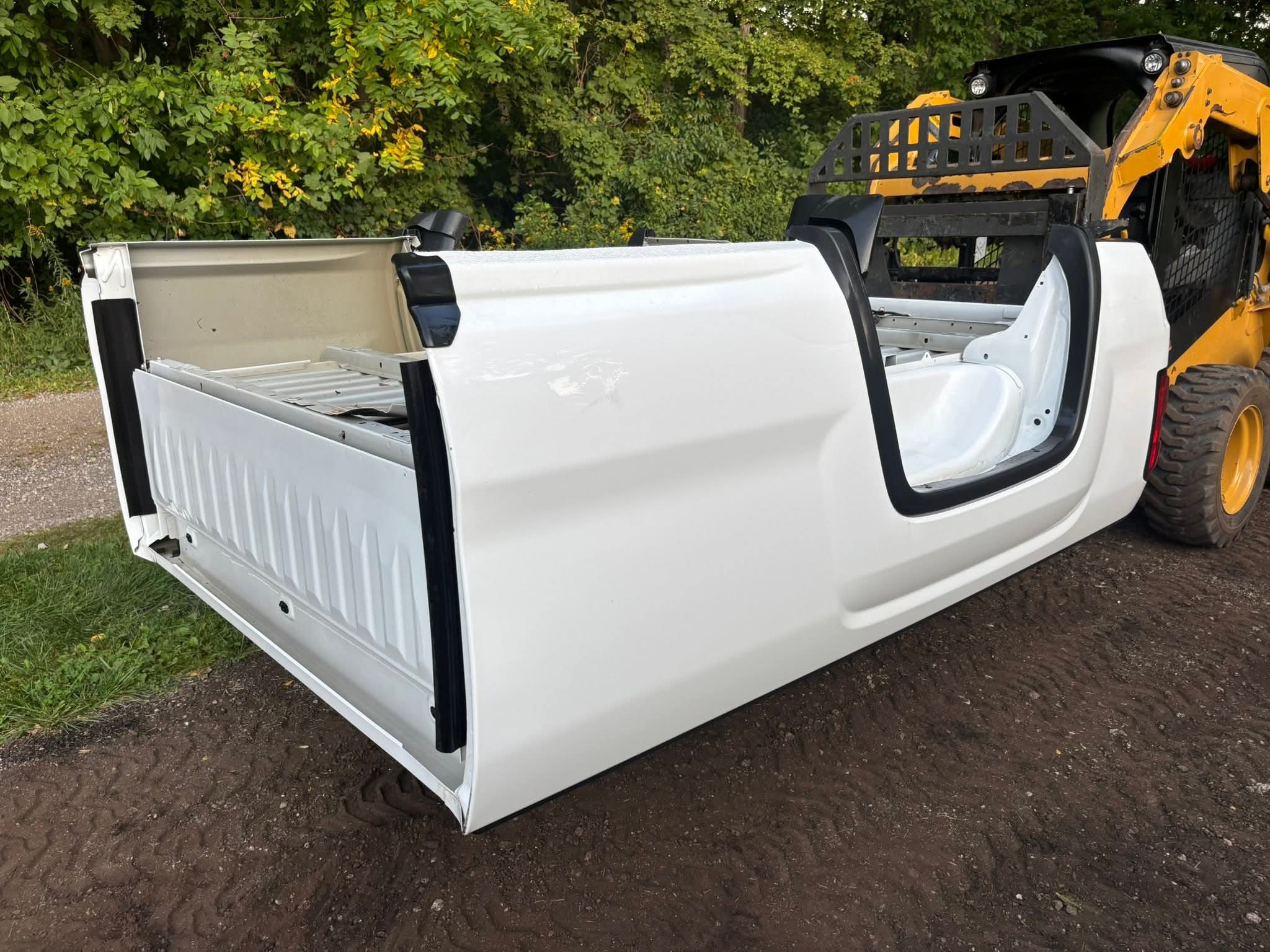 New take off 2014-2019 GMC 8’ bed - Image 4