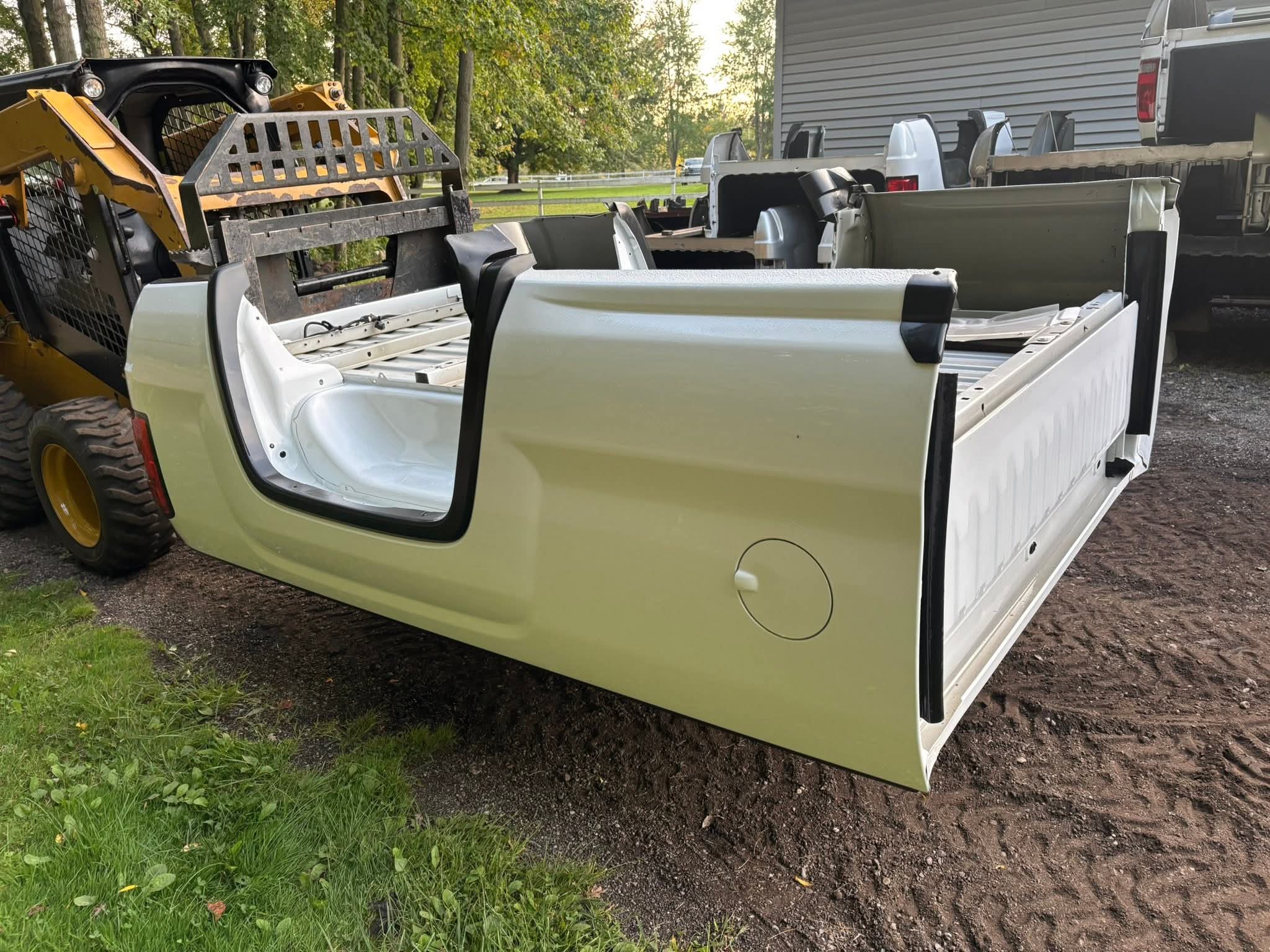 New take off 2014-2019 GMC 8’ bed - Image 6