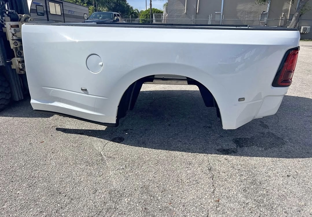 Brand new 2025 dodge 3500 bed 8fr - Image 2