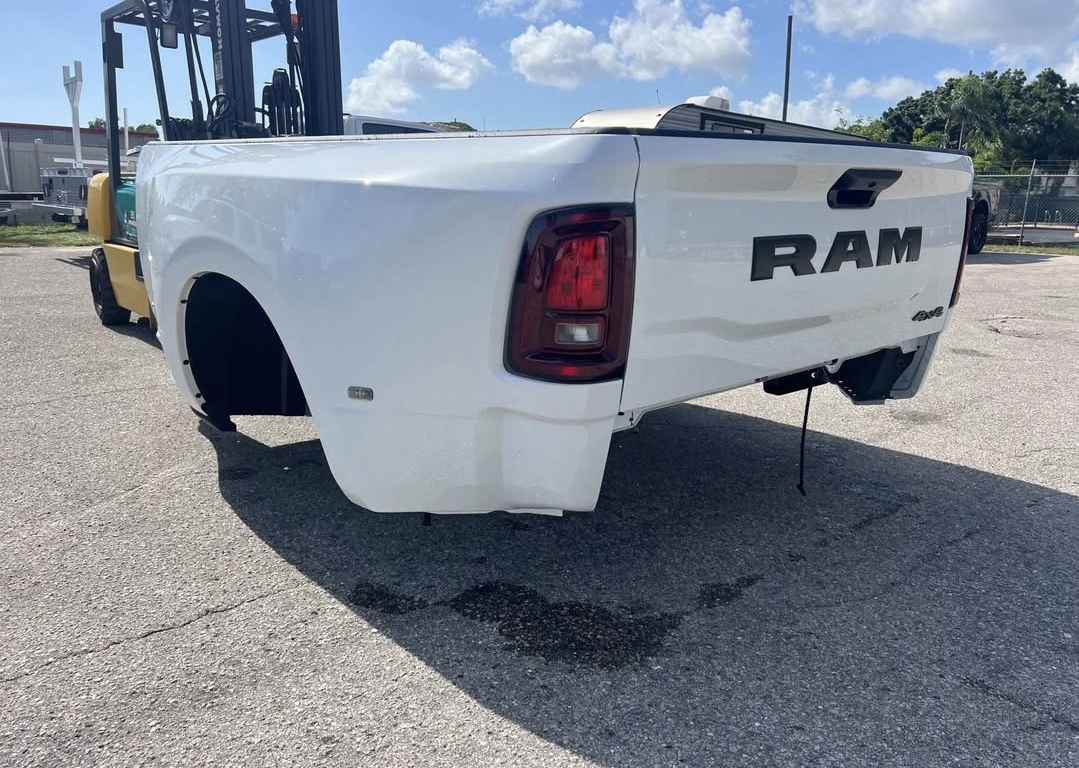 Brand new 2025 dodge 3500 bed 8fr - Image 3