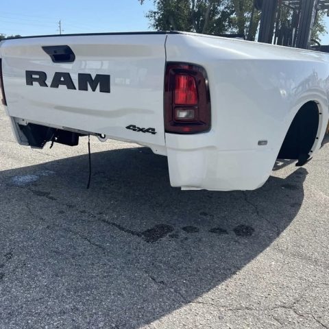 Brand new 2025 dodge 3500 bed 8fr