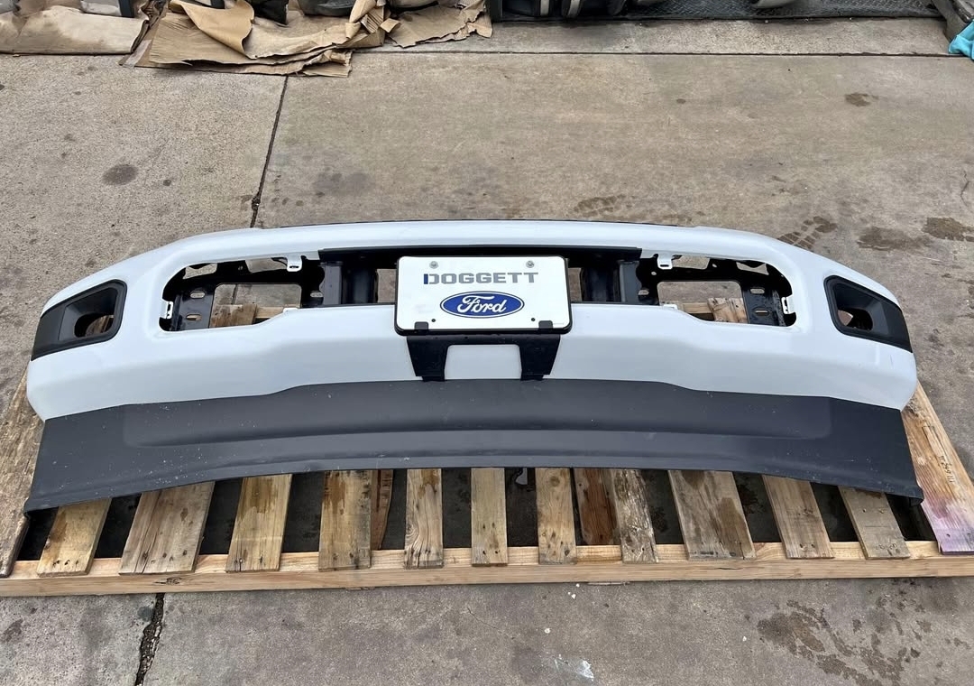 2023 Ford F250 F350 Factory Front Bumper Oxford White w/ Fog Light Slots OEM
