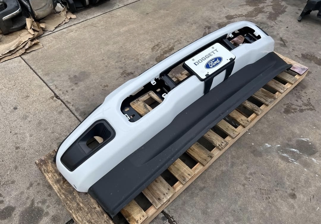 2023 Ford F250 F350 Factory Front Bumper Oxford White w/ Fog Light Slots OEM - Image 4