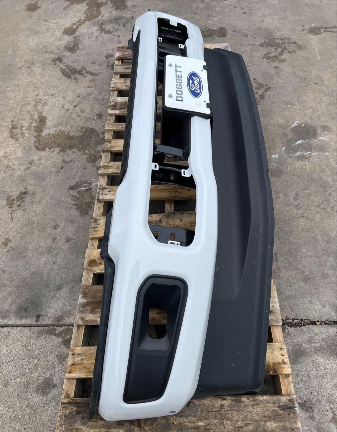 2023 Ford F250 F350 Factory Front Bumper Oxford White w/ Fog Light Slots OEM - Image 5