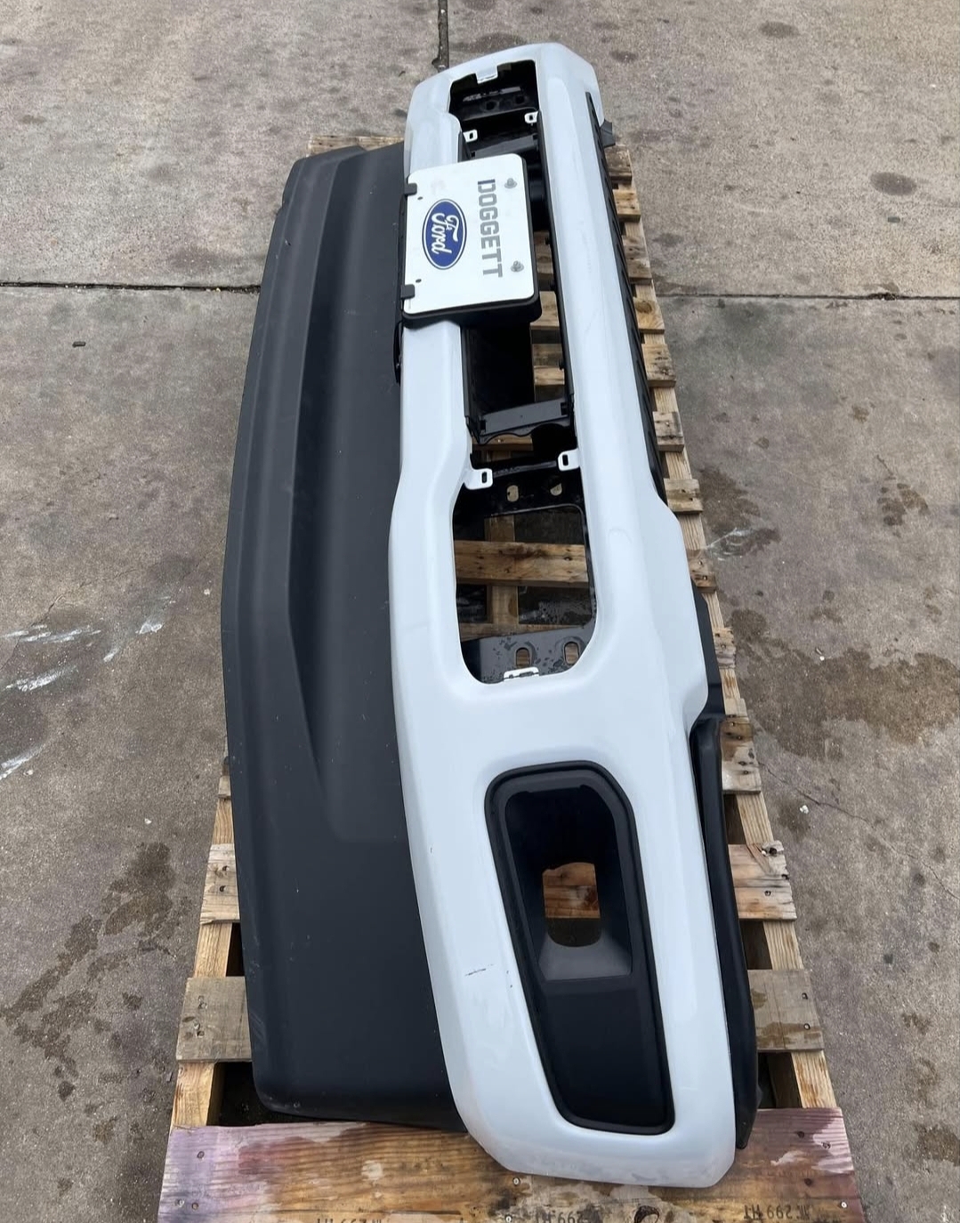 2023 Ford F250 F350 Factory Front Bumper Oxford White w/ Fog Light Slots OEM - Image 7