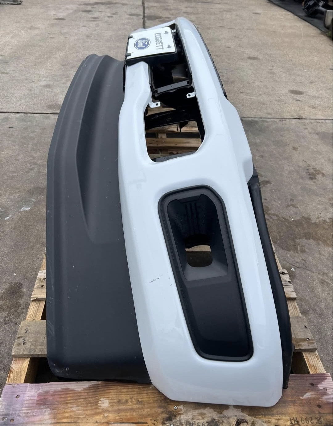 2023 Ford F250 F350 Factory Front Bumper Oxford White w/ Fog Light Slots OEM - Image 8